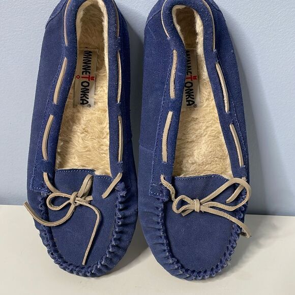 Minnetonka Blue Suede Moccasin Slippers size 8 - Picture 1 of 6